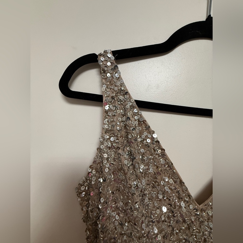 NWT |Mac Duggal 1068 Shimmering Gold Sequined Sleeveless  Side Slit Gown Size 2 - Picture 9 of 17
